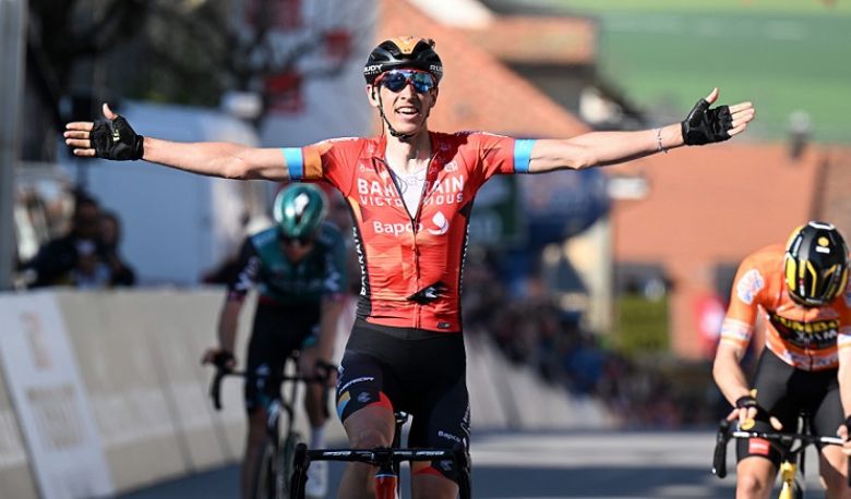 Tour de Romandie – Dylan Teuns la 1ª etapa, Dennis líder, Hayter KO!