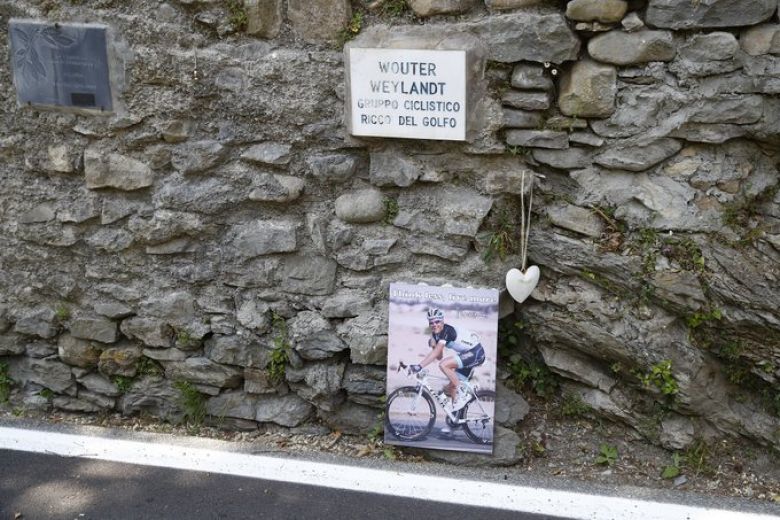 Tour d'Italie - Le vibrant hommage à Wouter Weylandt sur la 12 étape