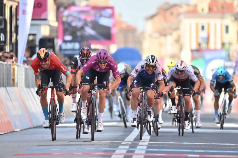 Tour d'Italie - Arnaud Démare la 13e étape et le triplé, Bardet abandonne