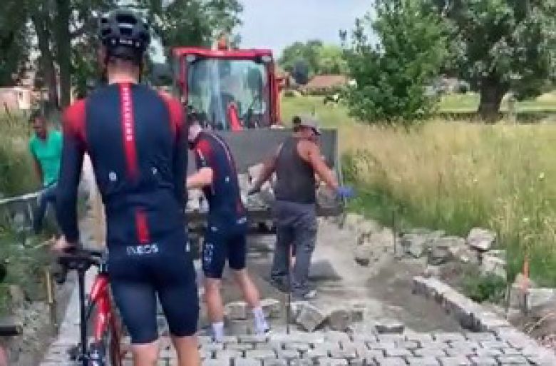 Tour de France - Geraint Thomas reconnaît les pavés et les restaure !