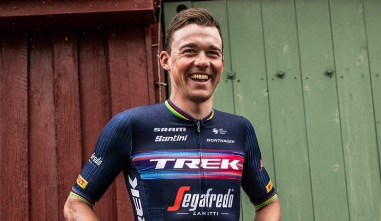 Tour de France - Changement de maillot pour la formation Trek-Segafredo