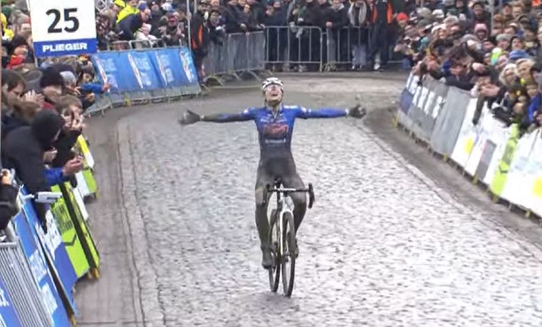 Puck Pieterse championne, Van Empel seulement 3e