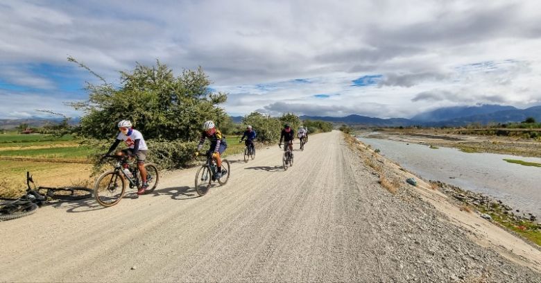 Ben Oliver a gagné la Gravel and Tar Classic !
