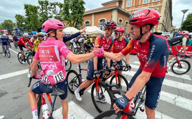 Ciclismo.  Giro d’Italia – Tosatto, INEOS DS: “In 1 secondo il Giro è volato via”