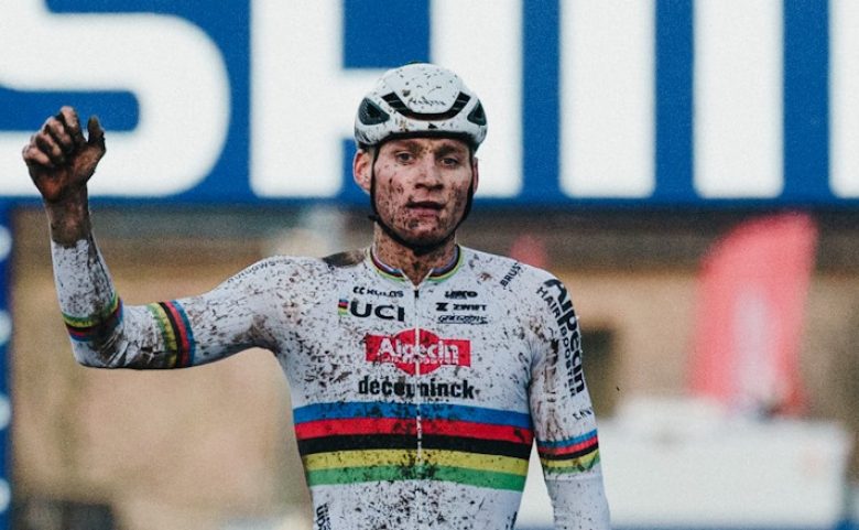 Mathieu van der Poel encore seul au monde à Gavere