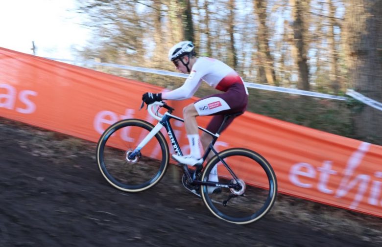 Cyclo-cross - CDM (J) - Viezzi vainqueur et sacré, Aubin Sparfel a craqué