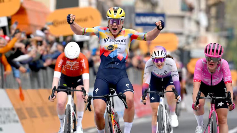 Milan-San Remo - Lotte Kopecky triomphe ! Terrible chute dans la Cipressa #MilanoSanremo #SanremoWomen #MSR #Koepcky 