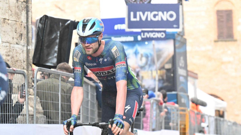 Route - Laurenz Rex opéré ce mardi du genou... pas de Tour des Flandres #Rex #TheWolfpack #RVV #FLCS #TV #IFF #crash