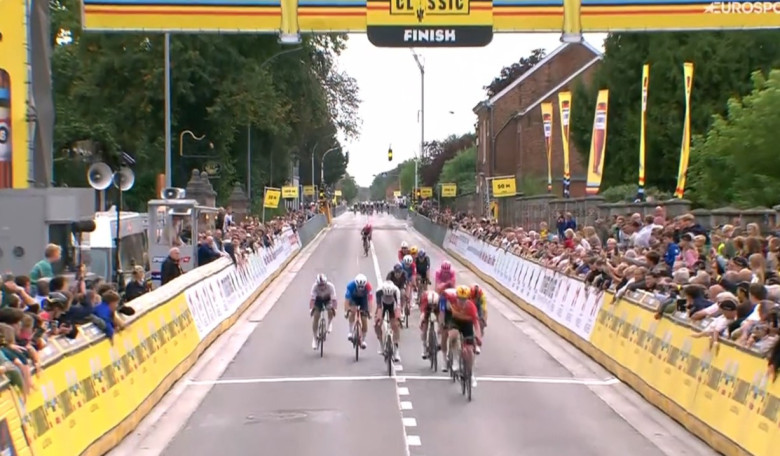 Flandrien 0.0 Classic - Une échappée piège le peloton, Henrik Pedersen s'impose #Flandrien00Classic #Pedersen #UnoXMobility #TV