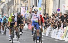 La Roue Tourangelle - Jason Tesson vainqueur à Tours... après le chaos !