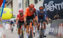 Tour des Alpes - Tobias Foss la 1ère étape, Romain Bardet dans le top 10