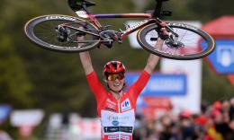 La Vuelta Femenina - Demi Vollering remporte la 8e étape et le général !