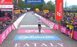 Tour d'Italie - Tadej Pogacar la 2e étape, le Rose... et imite Marco Pantani