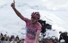 Tour d'Italie - Tadej Pogacar écrase la 15e étape, Romain Bardet dans le coup