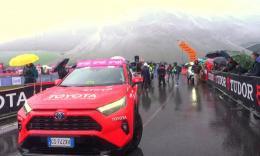 Tour d'Italie - Neige, froid... La 16e étape raccourcie, chaos au départ !