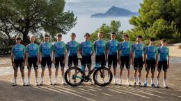Route - L'effectif complet de l'équipe XDS Astana Development Team