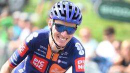 Tour de France - Romain Bardet assistant de la Team Picnic PostNL sur la 10e étape