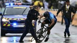 Tour de France  - Un homme à vélo intercepté juste avant l’arrivée de la 17e étape