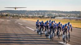 Route - L'équipe Red Bull relève un nouveau défi et fait décoller... un avion !