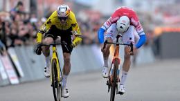 Superprestige - Tibor Del Grosso coiffe Wout van Aert sur la ligne à Zolder !
