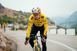 Route - Wout Van Aert en stage en altitude... un mois après sa fracture
