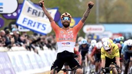 À Travers la Flandre - Filippo Ganna vainqueur surprise, cruel pour Van Aert, 2e