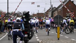 Tour des Flandres - Feu rouge grillé : 54 coureurs rattrapés par la justice