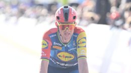 Paris-Roubaix - Milan et Vacek autour de Mads Pedersen sur l'Enfer du Nord