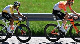 Tour d'Italie - L'équipe Netcompany INEOS autour de Bernal et Arensman