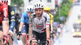 Tour d'Italie - Adam Yates abandonne le Giro après sa lourde chute sur la 2e étape