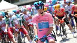 Tour d'Italie - Arjen Livyns : «Avoir autant d'attention est inhabituel pour Silva»