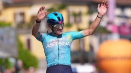 Tour d'Italie - Alberto Bettiol remporte la 13e étape, les leaders s'observent