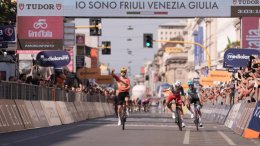 Tour d'Italie - Scénario dingue à Milan ! Dversnes s'impose sur la 15e étape