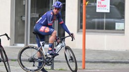 Boucles de la Mayenne - Fabio Jakobsen en souffrance... hors-délais sur la 2e étape