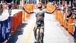 Unbound Gravel 200 - Mads Würtz Schmidt s'impose... grâce à son cohéquipier !