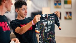Tour d'Italie - La Visma célèbre le succès de Vingegaard avec un maillot spécial