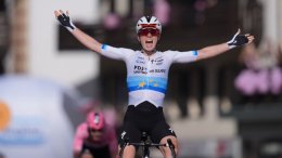 Tour d'Italie Femmes - Demi Vollering remporte la 5e étape, un finish au sprint !