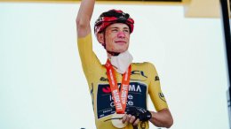 Tour de France - Jonas Vingegaard portait un masque au départ de la 2e étape