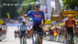 Tour de France - Mathieu van der Poel remporte la 9e étape à Ussel