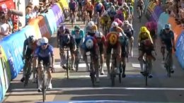 Renewi Tour - Jasper Philipsen s'offre la 2e étape, un sprint étrange, Milan au sol