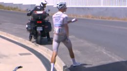Tour d'Espagne - Oscar Onley a lourdement chuté en début de 12e étape