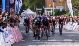GP d'Isbergues - Olav Kooij défend son titre à la perfection et lève les bras