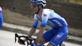 Tour d'Italie Simon Yates touché au genou... le médecin rassurant !