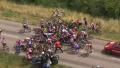 Tour de France Femmes Énorme chute dans le peloton, Norsgaard abandonne